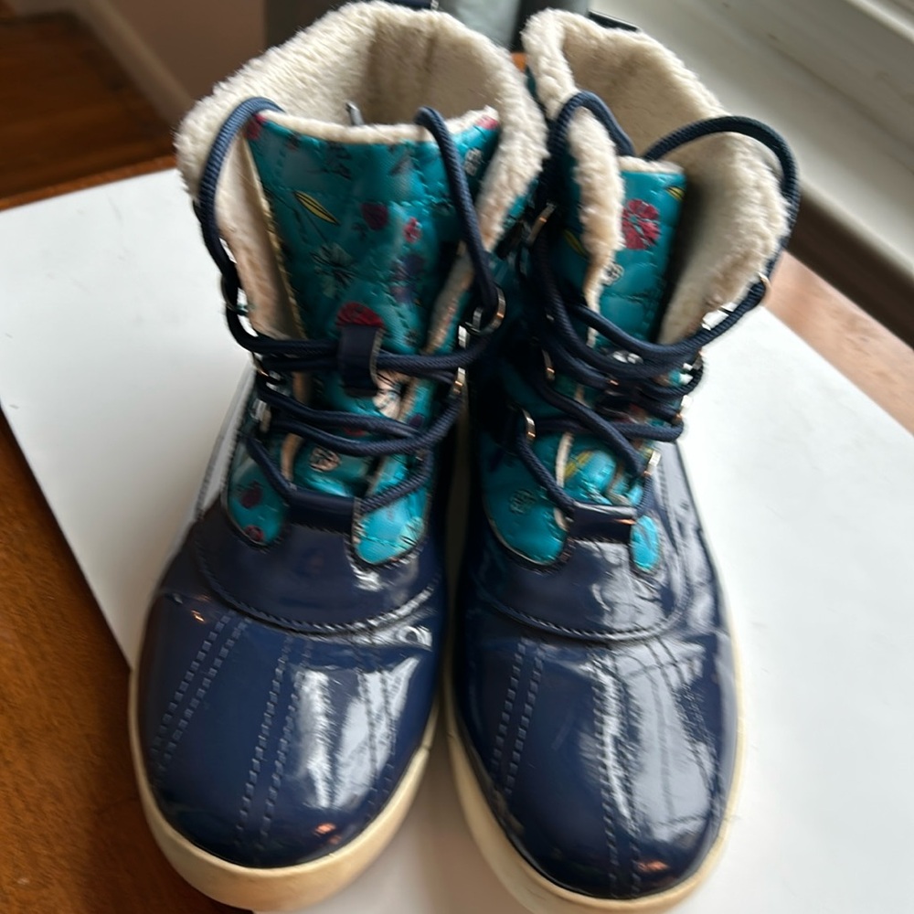 Land’s End little girls winter shoes lined with fleece in new condition